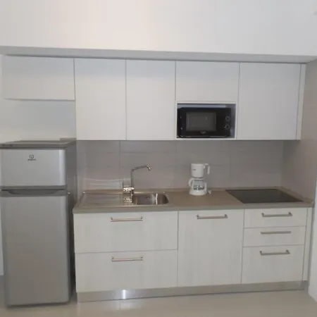 Apartamento Modern Poolside Escape *