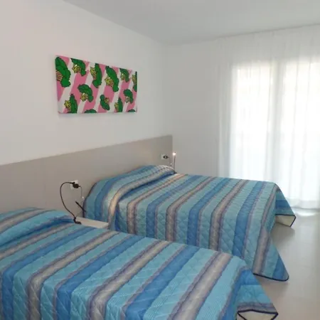 Apartamento Modern Poolside Escape *