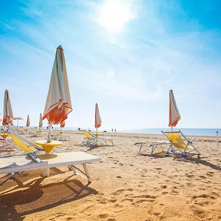 Apartamento Modern Poolside Escape Bibione