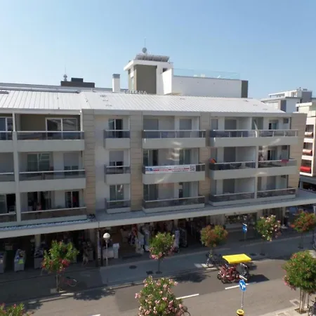 Apartment Modern Poolside Escape Bibione